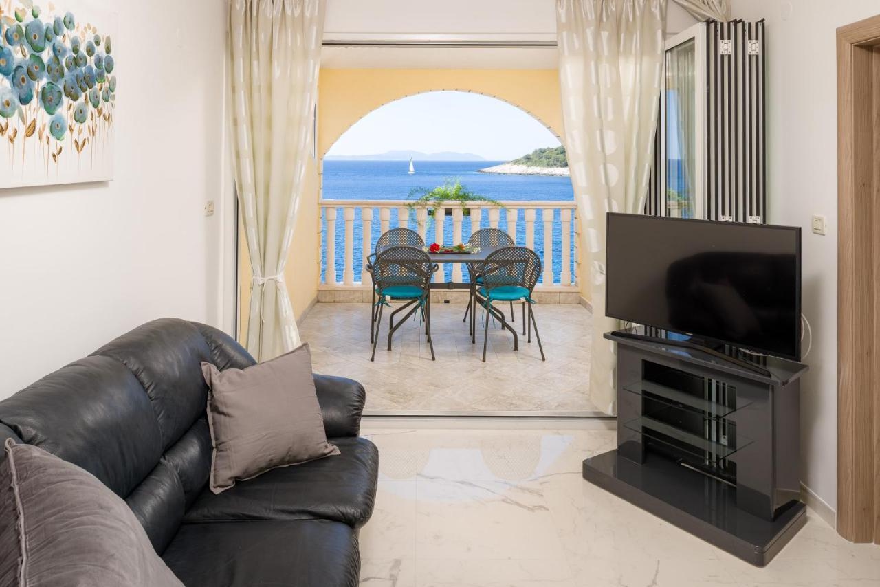 Luxury Bellavista Amazing Sea Holidays With Private Beach & Parking Μίλνα Εξωτερικό φωτογραφία